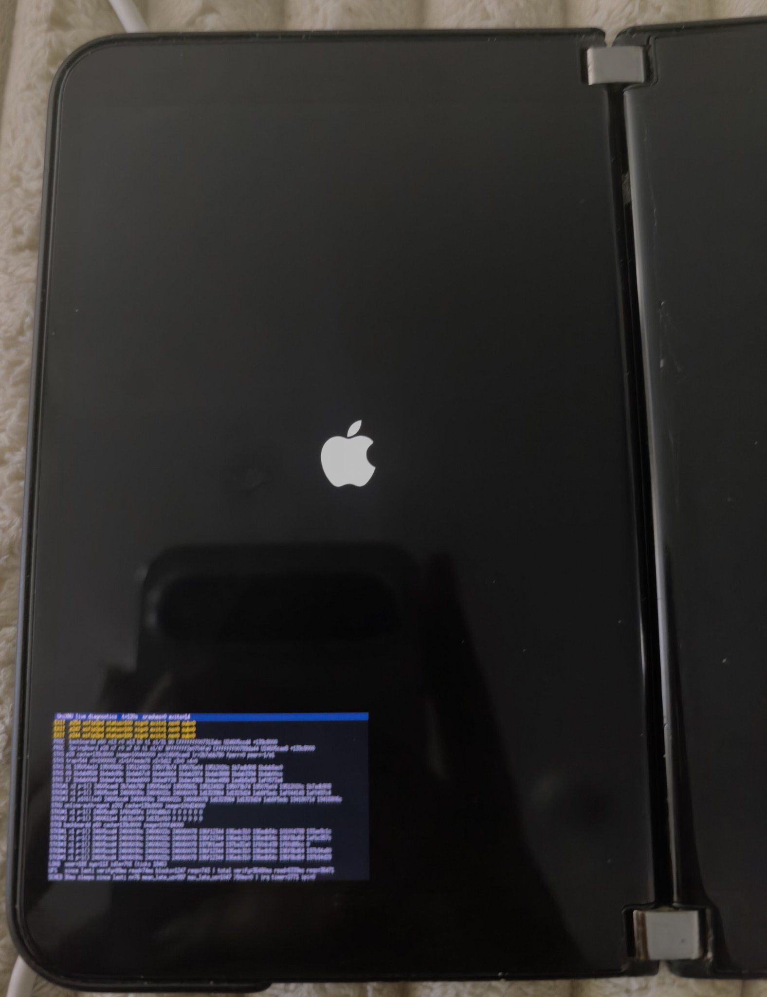 iOS 26 在一台微软 Surface Duo 2 上原生跑起来了
